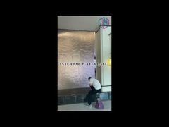 상업 지역의 금속 메쉬 워터 커튼의 실제 샷