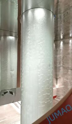 혁신적 인 금속 망 물 벽 이 놀라운 시각 효과 를 제공한다